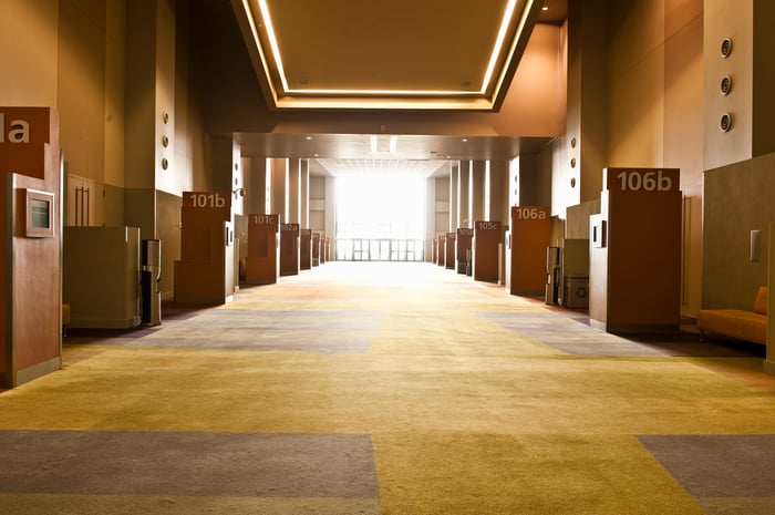THE CHALLENGES OF CLEANING LARGE SPACES IN SCHOOLS AND UNIVERSITIES